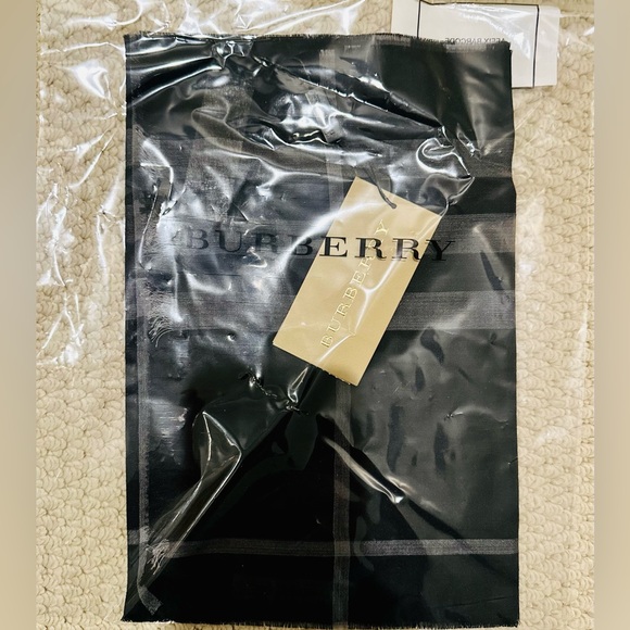 Burberry Brit black and grey scarf - brand new. - Picture 1 of 4